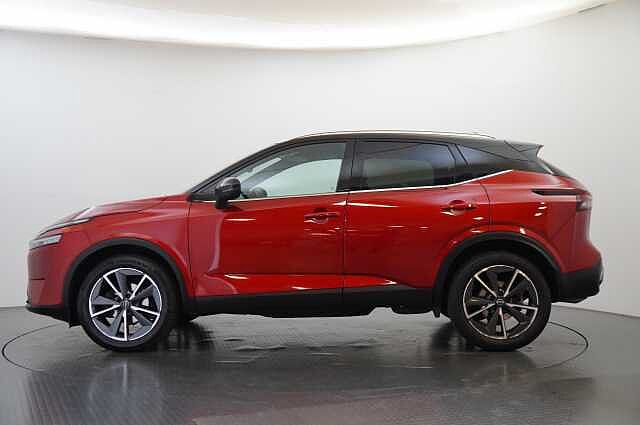 Nissan Qashqai 1.3 DIG-T MH 140 Tekna with Glass Roof and Drive Assist Technology