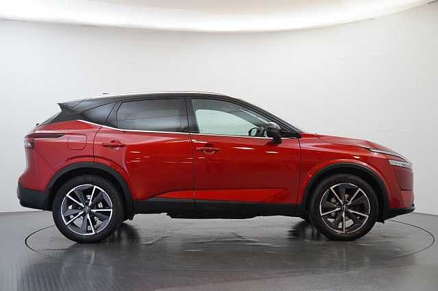 Nissan Qashqai 1.3 DIG-T MH 140 Tekna with Glass Roof and Drive Assist Technology