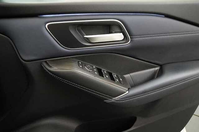 Nissan Qashqai 1.3 DIG-T MH 140 Tekna with Drive Assist Technology and Glass Roof