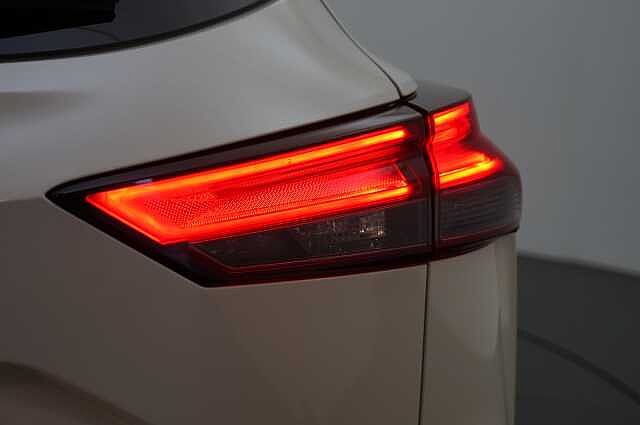 Nissan Qashqai 1.3 DIG-T MH 140 Tekna with Drive Assist Technology and Glass Roof