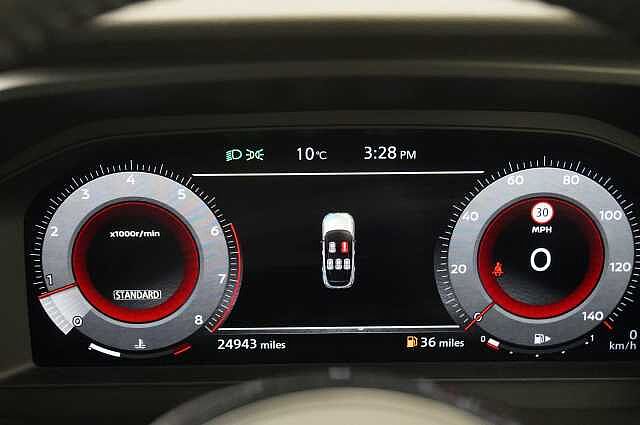 Nissan Qashqai 1.3 DIG-T MH 140 Tekna with Drive Assist Technology and Glass Roof