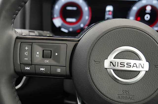 Nissan Qashqai 1.3 DIG-T MH 140 Tekna with Drive Assist Technology and Glass Roof