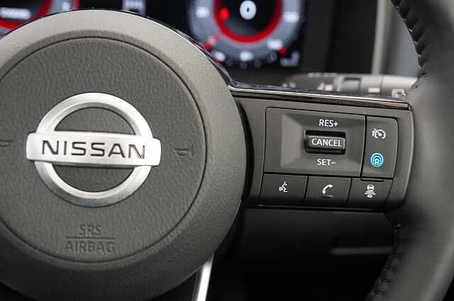 Nissan Qashqai 1.3 DIG-T MH 140 Tekna with Drive Assist Technology and Glass Roof