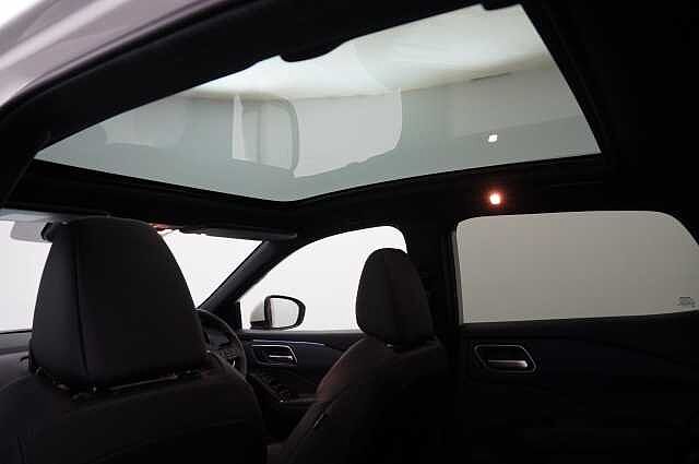 Nissan Qashqai 1.3 DIG-T MH 140 Tekna with Drive Assist Technology and Glass Roof