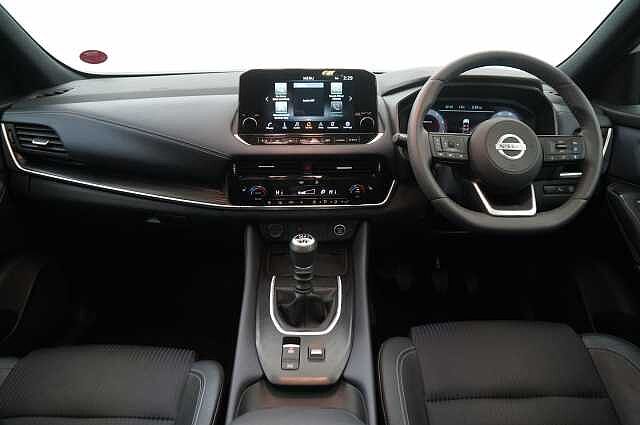 Nissan Qashqai 1.3 DIG-T MH 140 Tekna with Drive Assist Technology and Glass Roof