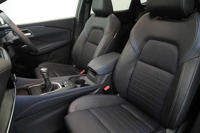 Nissan Qashqai 1.3 DIG-T MH 140 Tekna with Drive Assist Technology and Glass Roof