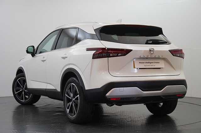 Nissan Qashqai 1.3 DIG-T MH 140 Tekna with Drive Assist Technology and Glass Roof