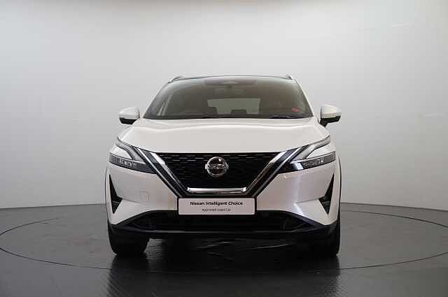 Nissan Qashqai 1.3 DIG-T MH 140 Tekna with Drive Assist Technology and Glass Roof