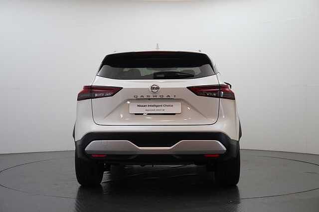 Nissan Qashqai 1.3 DIG-T MH 140 Tekna with Drive Assist Technology and Glass Roof