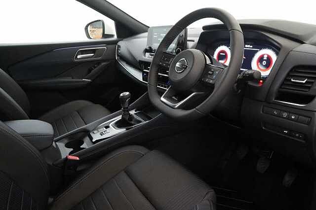 Nissan Qashqai 1.3 DIG-T MH 140 Tekna with Drive Assist Technology and Glass Roof