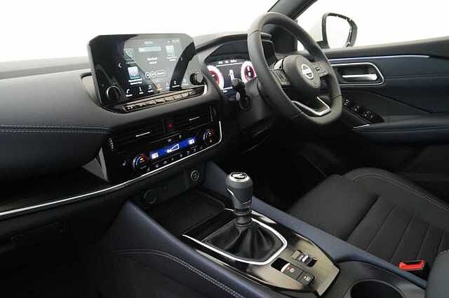 Nissan Qashqai 1.3 DIG-T MH 140 Tekna with Drive Assist Technology and Glass Roof