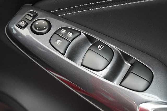 Nissan Juke 1.0 DIG-T 114 N-Connecta with Sat Nav and Rear View Camera