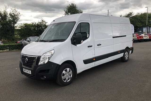 Nissan Interstar 2.3 dCi 135 Tekna L3 H2 3.5T Van with Sat Nav and Air Con