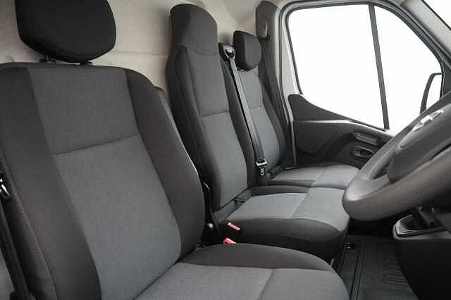 Nissan Interstar 2.3 dCi 135 Tekna L3 H2 3.5T Van with Sat Nav and Air Con