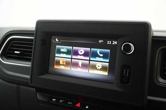 Nissan Interstar 2.3 dCi 135 Tekna L3 H2 3.5T Van with Sat Nav and Air Con