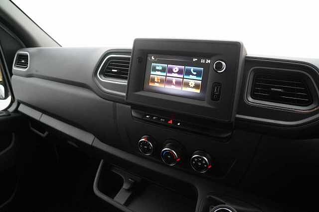 Nissan Interstar 2.3 dCi 135 Tekna L3 H2 3.5T Van with Sat Nav and Air Con