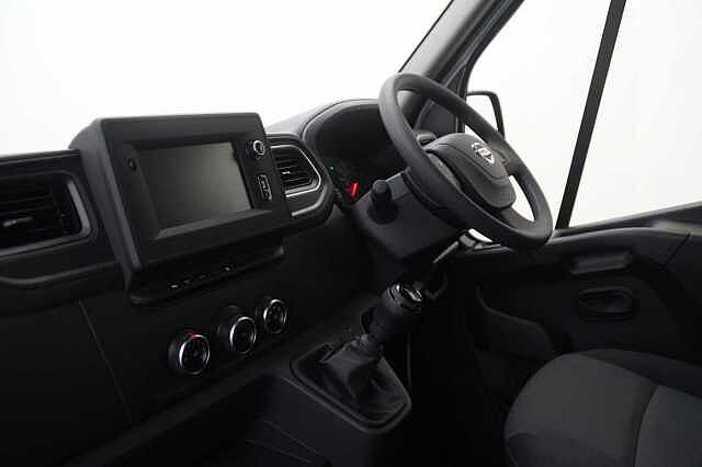 Nissan Interstar 2.3 dCi 135 Tekna L3 H2 3.5T Van with Sat Nav and Air Con