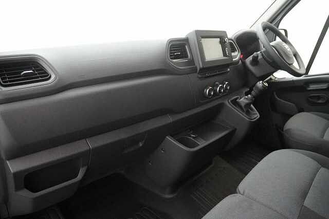 Nissan Interstar 2.3 dCi 135 Tekna L3 H2 3.5T Van with Sat Nav and Air Con