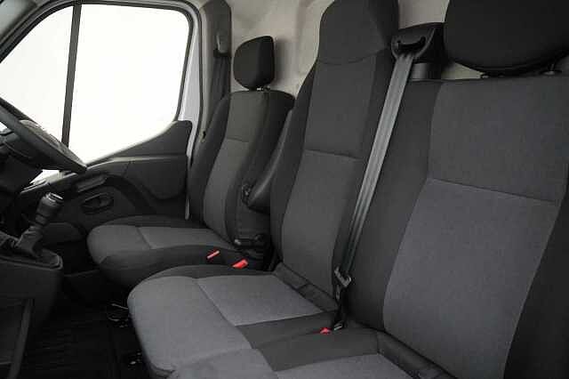 Nissan Interstar 2.3 dCi 135 Tekna L3 H2 3.5T Van with Sat Nav and Air Con