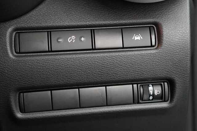 Nissan Juke 1.6 143 HEV Hybrid Premiere Edition Auto with Sat Nav and Rear View Camera