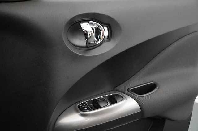 Nissan Juke 1.6 112 Acenta with Auto Air Con and Rear Parking Sensors