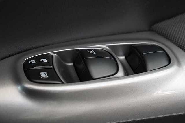 Nissan Juke 1.6 112 Acenta with Auto Air Con and Rear Parking Sensors