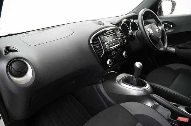 Nissan Juke 1.6 112 Acenta with Auto Air Con and Rear Parking Sensors