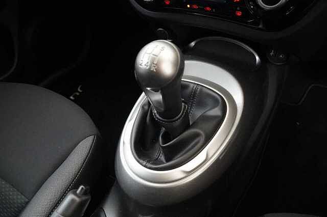 Nissan Juke 1.6 112 Acenta with Auto Air Con and Rear Parking Sensors